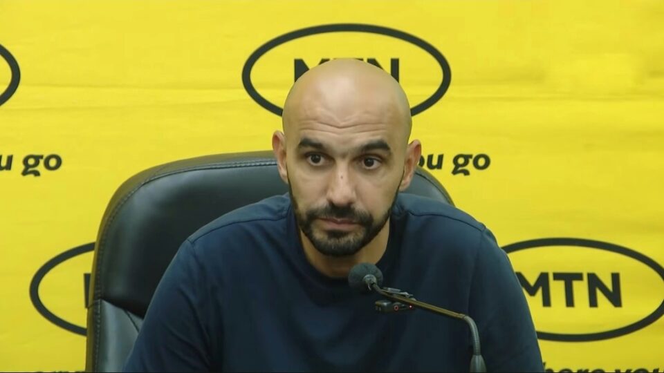 الركراكي: لا توجد مباريات سهلة في إفريقيا والانتصار ثمرة العمل الجماعي