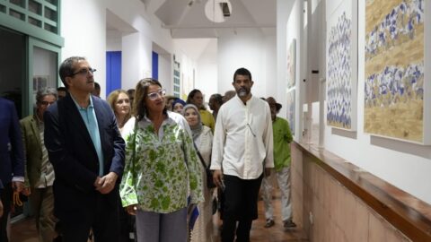 القوارب بين الحلم والموت.. لبنى الأمين تعرض “جوار البحر” في منتدى أصيلة