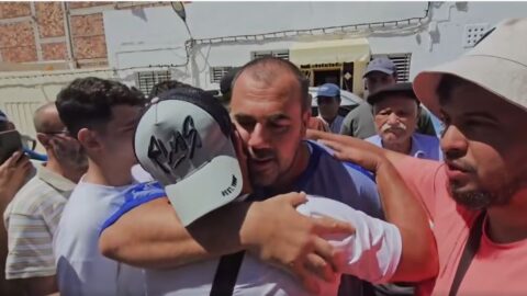 في جنازة والده.. الزفزافي: في سبيل الوطن يهون كل شيء