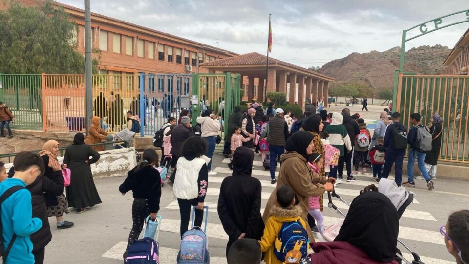 بعد مدريد.. مورسيا تلغي تدريس اللغة العربية بضغط من اليمين المتطرف