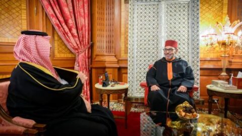 الملك يستقبل مبعوثا من خادم الحرمين الشريفين ومن ولي عهد السعودية حاملا رسالة شفوية