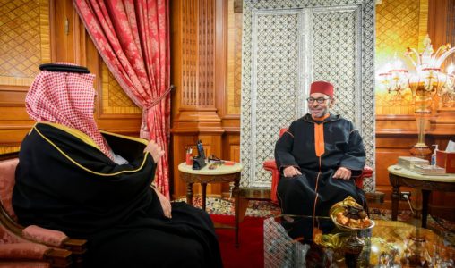 الملك يستقبل مبعوثا من خادم الحرمين الشريفين ومن ولي عهد السعودية حاملا رسالة شفوية