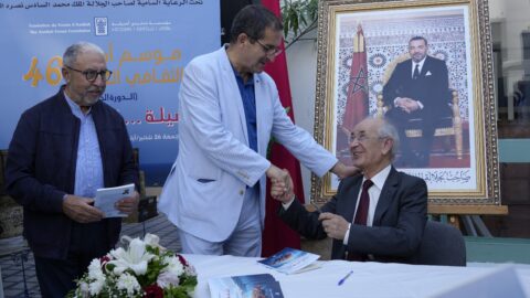 مجموعته القصصية جاءت بعد تردد في نشرها.. الوزير السابق سعد العلمي يوقّع “الحلم في بطن الحوت” في أصيلة