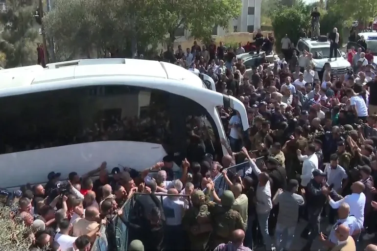 بعد الإفراج عنهم.. عشرات الأسرى الفلسطينيين يصلون رام الله