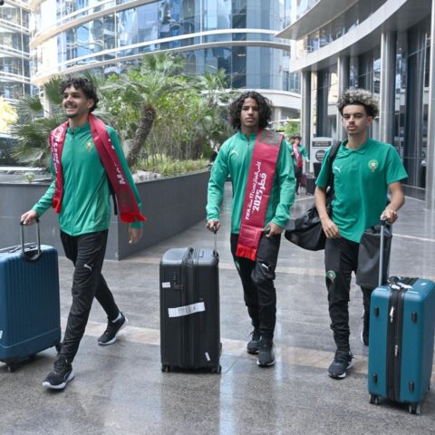 بعثة المنتخب الوطني لأقل من 17 سنة تحل بالدوحة استعدادا للمشاركة في المونديال