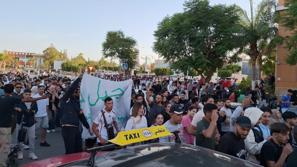 بينهم طلبة ومعتقل بالحبس الانفرادي.. توزيع أكثر من 10 سنوات سجنًا في قضية “أحداث وجدة”