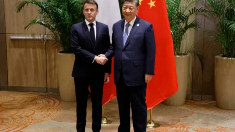 ماكرون سيطلب من شي الضغط على موسكو لوقف النار في أوكرانيا