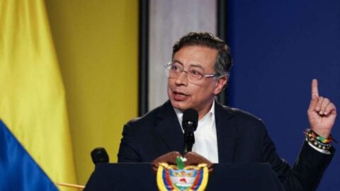 رئيس كولومبيا ينتقد إعلان ترامب “إغلاق” المجال الجوي لفنزويلا
