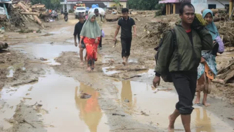 الفيضانات في دول آسيوية تودي بأكثر من 800 شخص