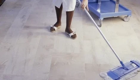 برلماني: أجور عمال النظافة والحراسة بالمدارس لا تحترم الحد الأدنى للأجور