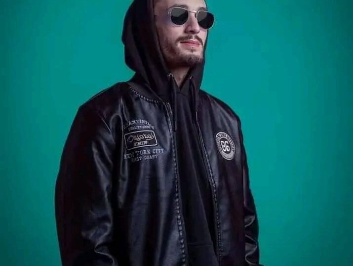 بسبب مقاطع غنائية.. متابعة مغني الراب “بوز فلو” في حالة اعتقال