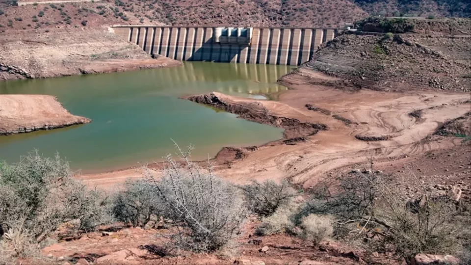 شبح العطش يتربص بالبيضاء ونسب ملء السدود تنخفض إلى مستويات حرجة