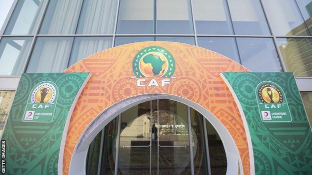 الوجه الآخر للاقتصاد الكروي الإفريقي الذي يباع (أحيانا) تحت الطاولة