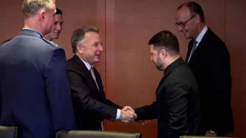 تواصل محادثات برلين بين زيلينسكي ومبعوثَي ترامب