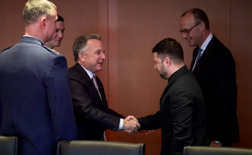 تواصل محادثات برلين بين زيلينسكي ومبعوثَي ترامب