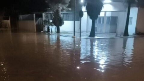 الأمطار تغرق عددا من شوارع وأحياء مدينة سلا