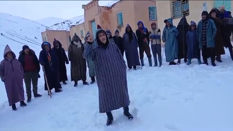 أسبوعان تحت الحصار.. ساكنة إملشيل تستغيث وسط الثلوج