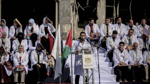 وسط الحرب والدمار.. غزة تحتفل بتخرج 168 طبيبا و500 من حفظة القرآن