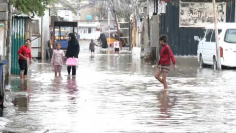 أمطار طال انتظارها تغرق مناطق عراقية عدة وتخلف قتلى وأضرارا