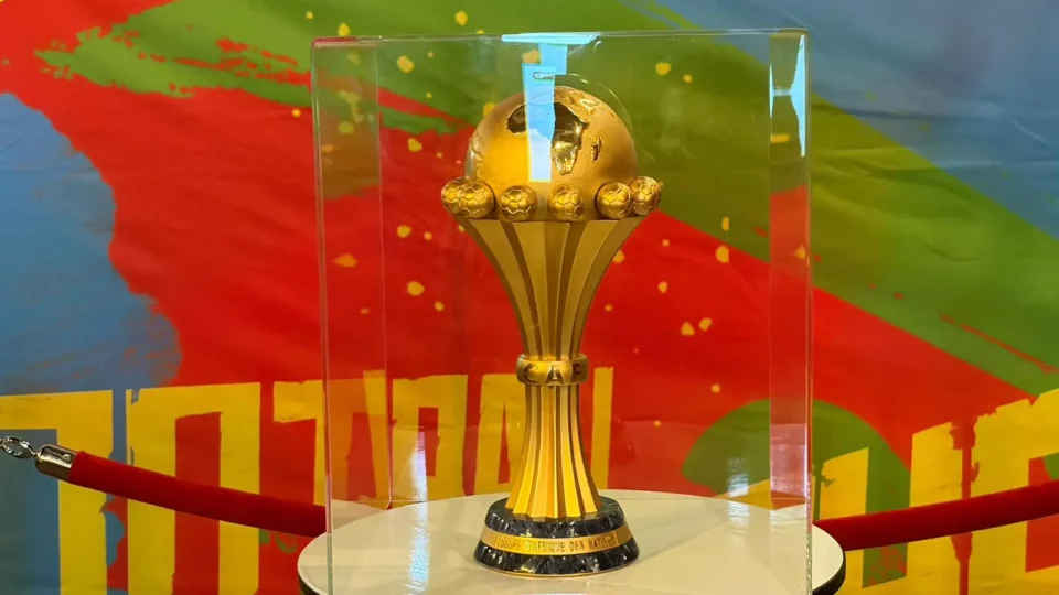 مجسم كأس الأمم الإفريقية 2025 يحط الرحال في باريس
