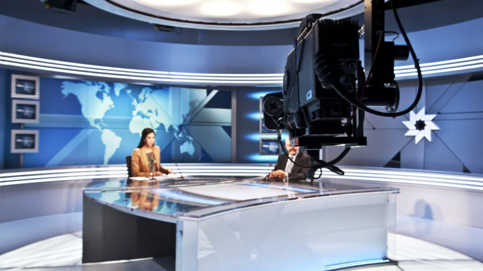 غياب المحجبات عن نشرات الأخبار.. حقوقيات: تمييز ضدهن ومس بحرياتهن