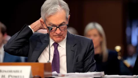 الاحتياطي الفدرالي يقرر الإبقاء على أسعار الفائدة