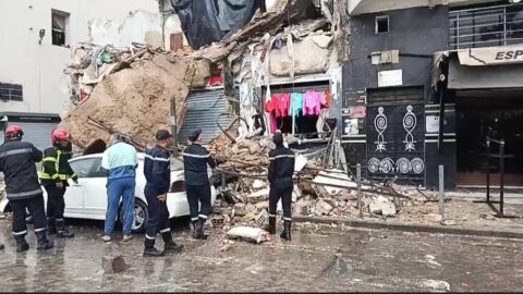 انهيار جزئي لبناية ٱيلة للسقوط بالفداء درب سلطان يستنفر السلطات