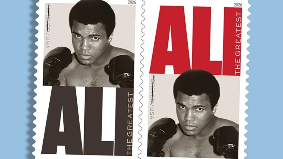 البريد الأمريكي يصدر طابعا بريديا تذكاريا تكريما للملاكم محمد علي