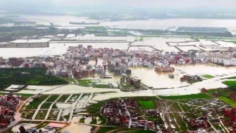 “القصر الكبير” تحت الماء.. ليلة ثانية عصيبة على ضفاف وادي اللوكوس