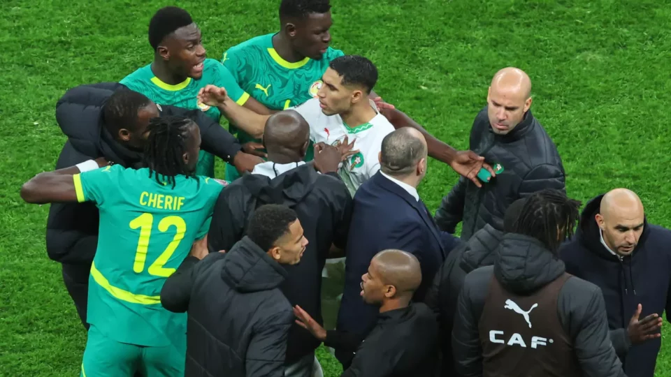 انكسار في الأمتار الأخيرة.. هكذا عاش المغاربة ليلة ضياع اللقب القاري