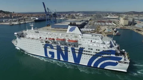 شركة “جي إن في” للنقل البحري تعزز خطوطها بين إسبانيا والمغرب