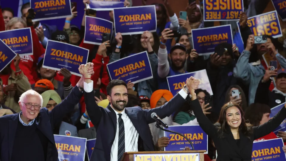 آلاف الأشخاص يتجمعون في نيويورك لحضور مراسم تنصيب ممداني