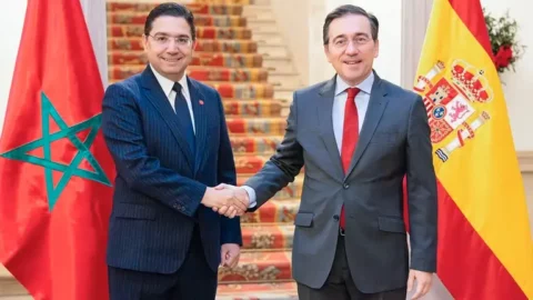 قطار “الحكم الذاتي” ينطلق من مدريد.. محللون: هروب الجزائر ينتهي والصحراء على أعتاب الحسم