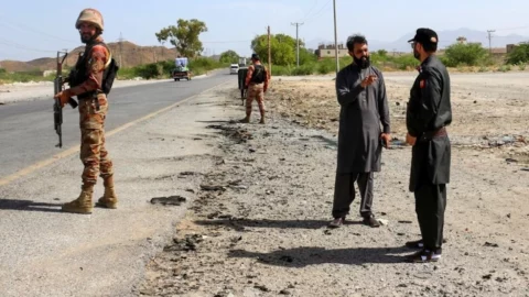 باكستان.. مقتل أكثر من 120 شخصا في هجمات مسلحة