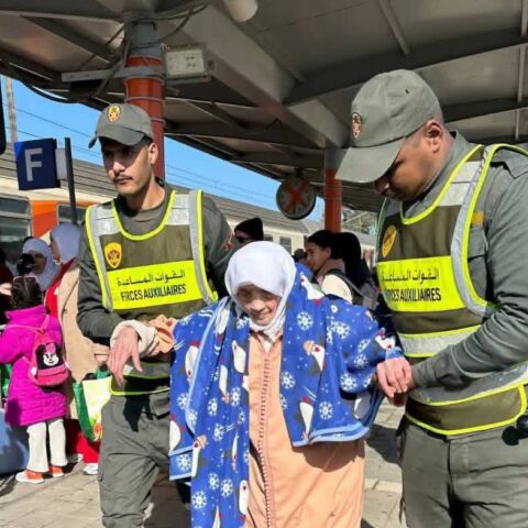 صافرة قطار العودة تدوي بالقصر الكبير.. المدينة المنكوبة تستقبل أفواج العائدين