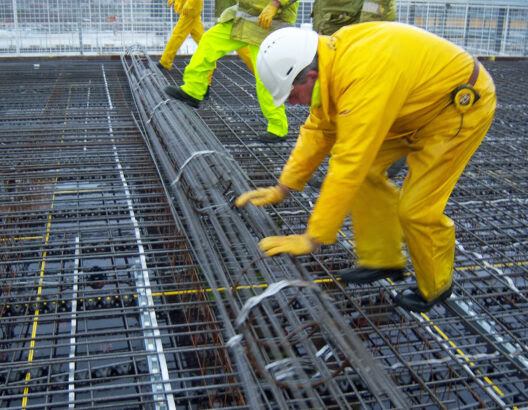 تقرير: اختلالات وراء غلاء حديد الخرسانة وهوامش ربح ضعيفة رغم ارتفاع الأسعار