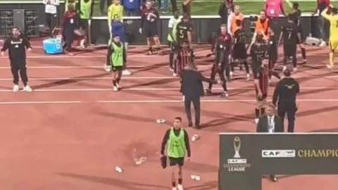 الجيش الملكي يستنكر أحداث القاهرة ويطالب “الكاف” بالتدخل