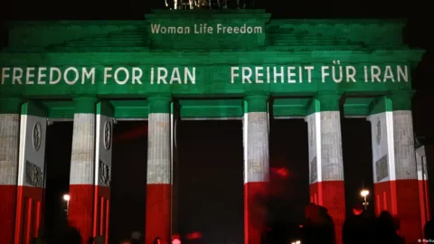 إيران تستدعي السفير الألماني احتجاجا على تظاهرة للمعارضة