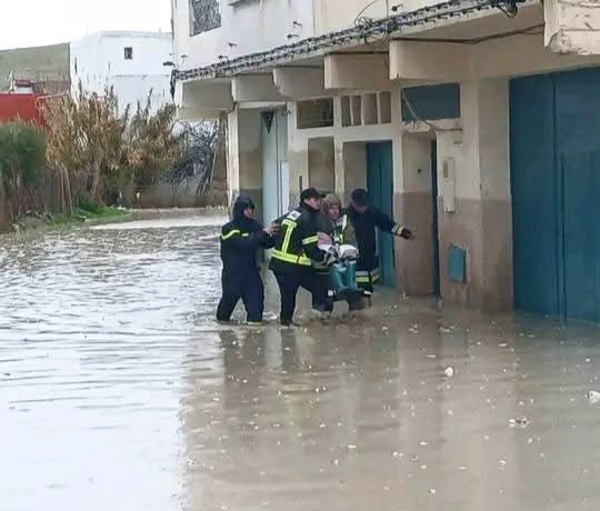 تازة.. فيضانات مفاجئة تغمر أحياء سكنية وتفرض إجلاء عشرات الأسر