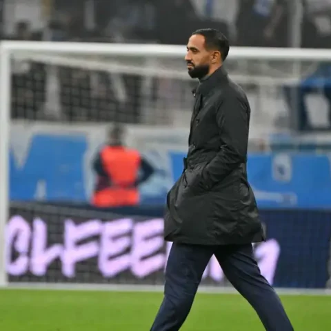 بنعطية يعلن تنحيه عن منصبه كمدير رياضي لمارسيليا