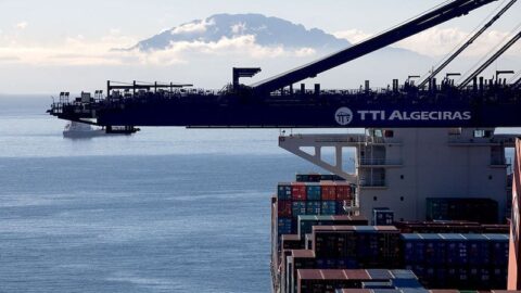 استئناف حركة الملاحة البحرية بين ميناءي الجزيرة الخضراء وطنجة المتوسط