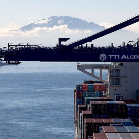 استئناف حركة الملاحة البحرية بين ميناءي الجزيرة الخضراء وطنجة المتوسط