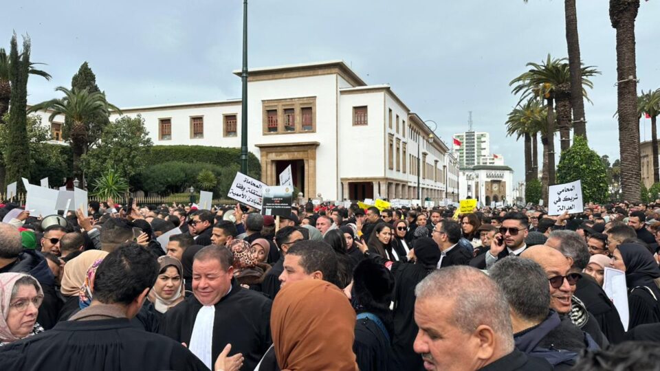 محام: الشباب يقفون اليوم لحماية المهنة التي حلموا بمزاولتها حرة ومستقلة