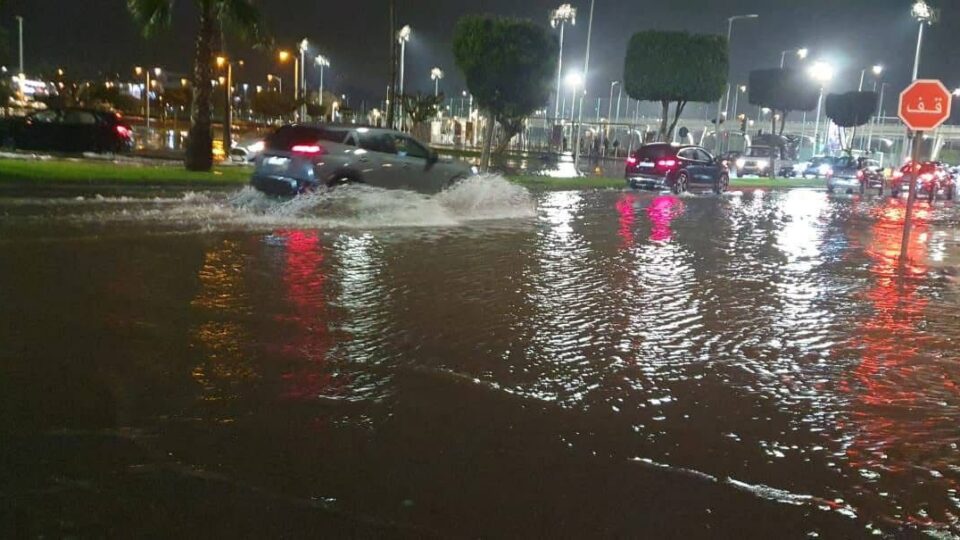 الفيضانات تغرق عددا من شوارع وأحياء مدينة سلا من جديد