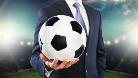 الوكلاء في كرة القدم.. مهنة رسم المسارات خارج الملاعب