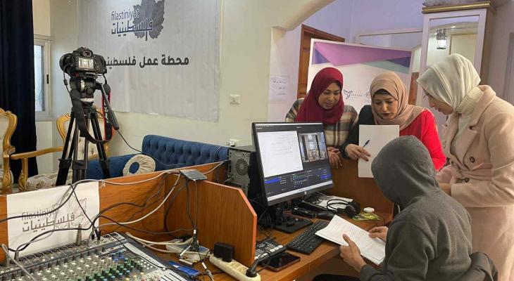 إذاعة "هنا غزة" صوت السكان في القطاع الفلسطيني المدمر