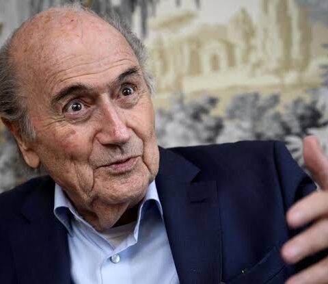 48 منتخبا “أمر سيء” وسياسة التنظيم مقلقة.. بلاتر ينتقد صيغة مونديال 2026