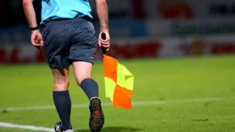 البطولة الوطنية.. توقيف خمسة حكام عقب مباراة الرجاء الرياضي واتحاد طنجة