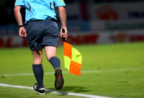 البطولة الوطنية.. توقيف خمسة حكام عقب مباراة الرجاء الرياضي واتحاد طنجة