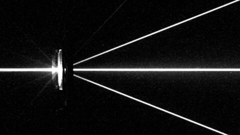علماء روس يبتكرون أول ليزر يصدر ضوءا أبيض من مصدر واحد